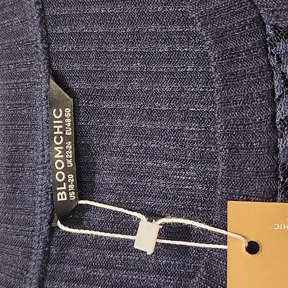 NEW Bloomchic navy soft ribbed l top with lace detail on front and sleeves 2x - Picture 3 of 5